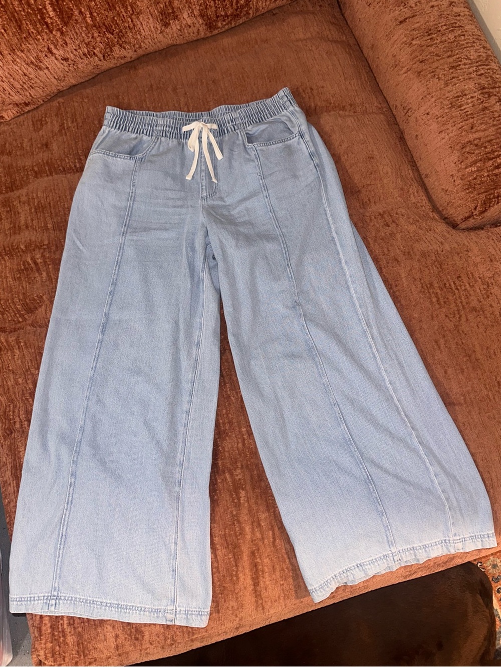 Wide-leg Women’s Jeans with Drawstring Waist